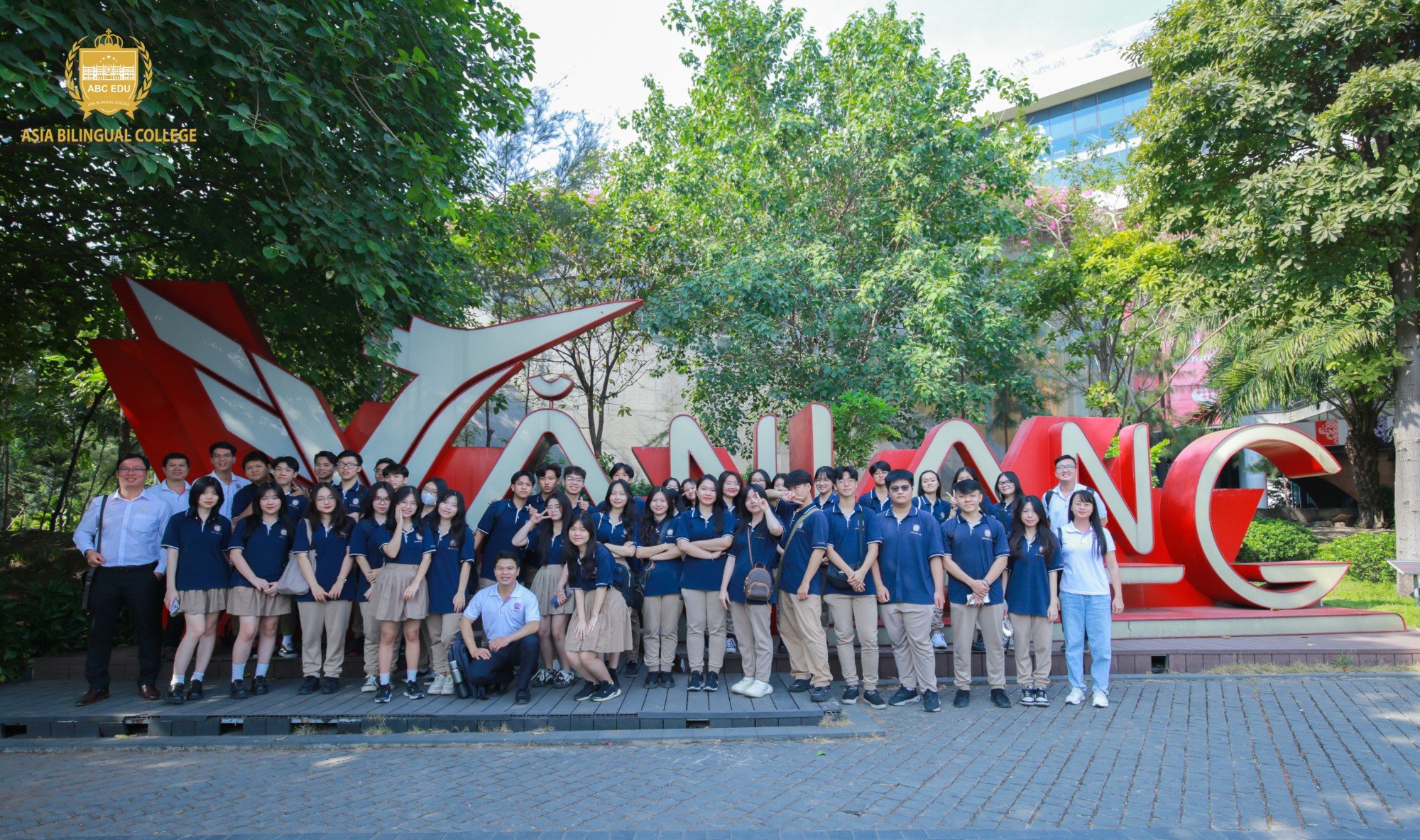 Một chiếc "mini tour" trải nghiệm môi trường học tập tại Đại học Văn Lang và khám phá các hoạt động thú vị của ABCers 12