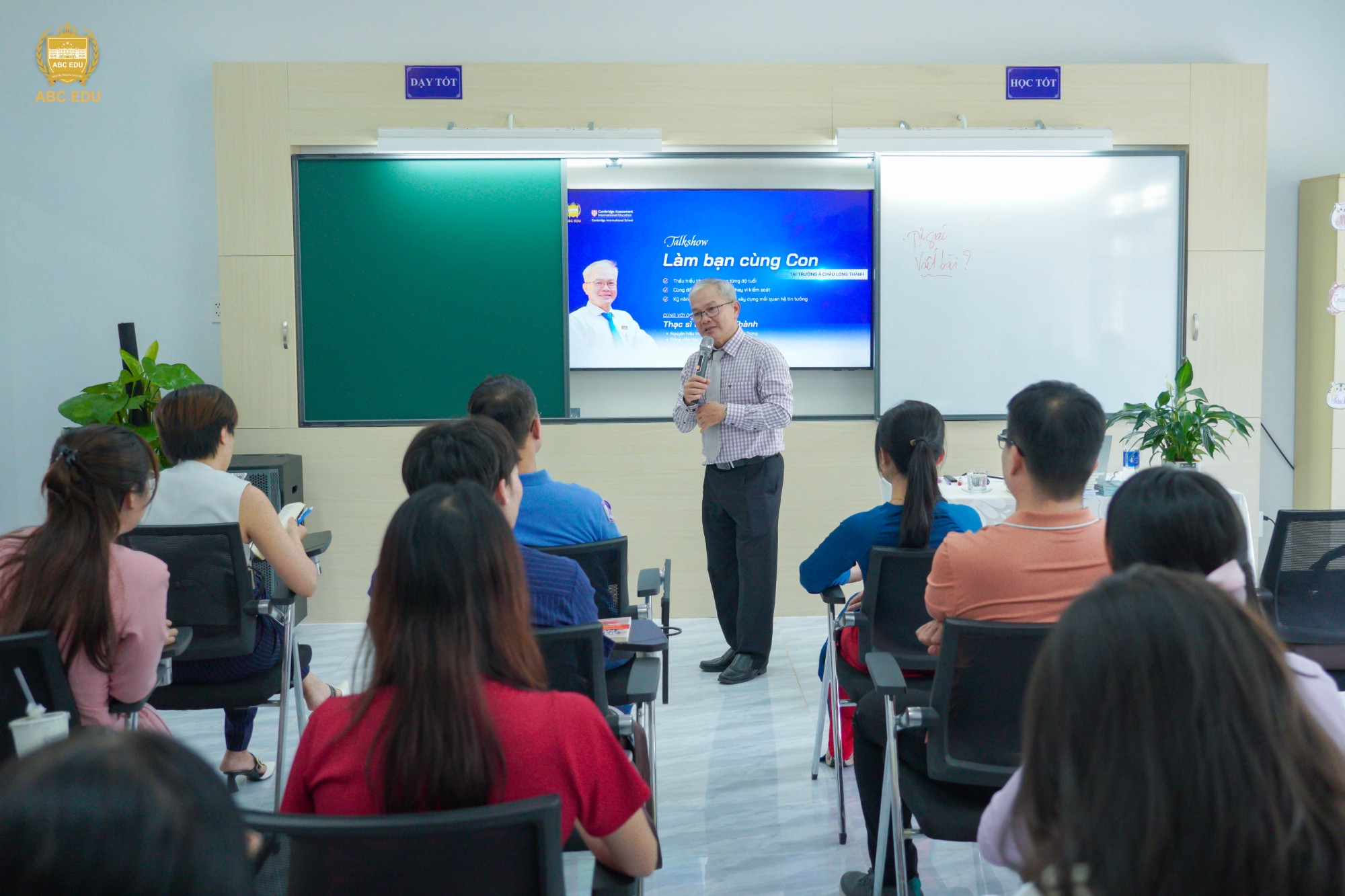 HỘI THẢO “LÀM BẠN CÙNG CON” TẠI TRƯỜNG Á CHÂU LONG THÀNH – GẮN KẾT YÊU THƯƠNG, NUÔI DƯỠNG TÂM HỒN TRẺ
