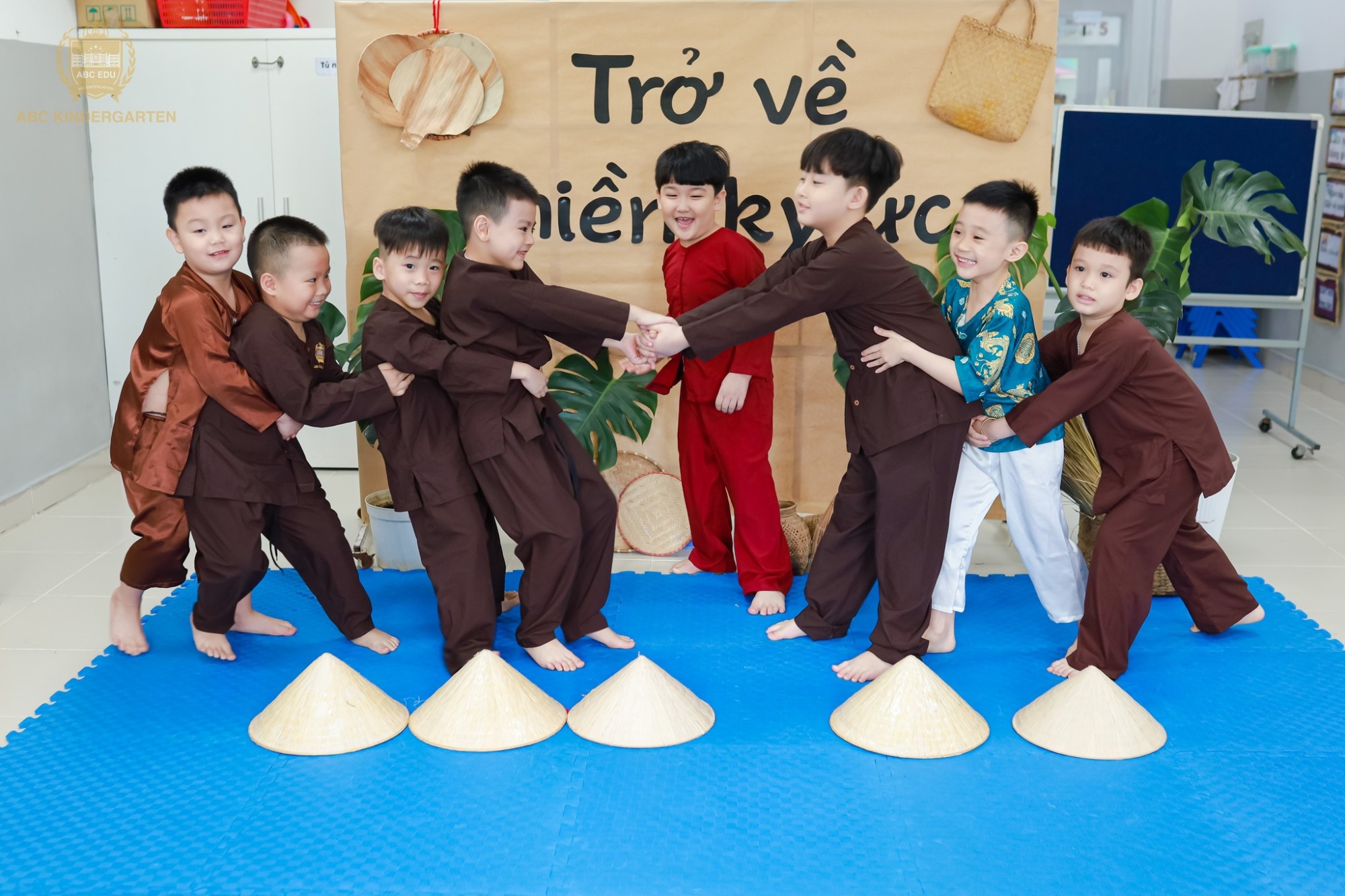 Vui Học Cùng Đồng Dao “Gánh Gánh Gồng Gồng” – Kết Nối Văn Hóa Qua Âm Nhạc Dân Gian