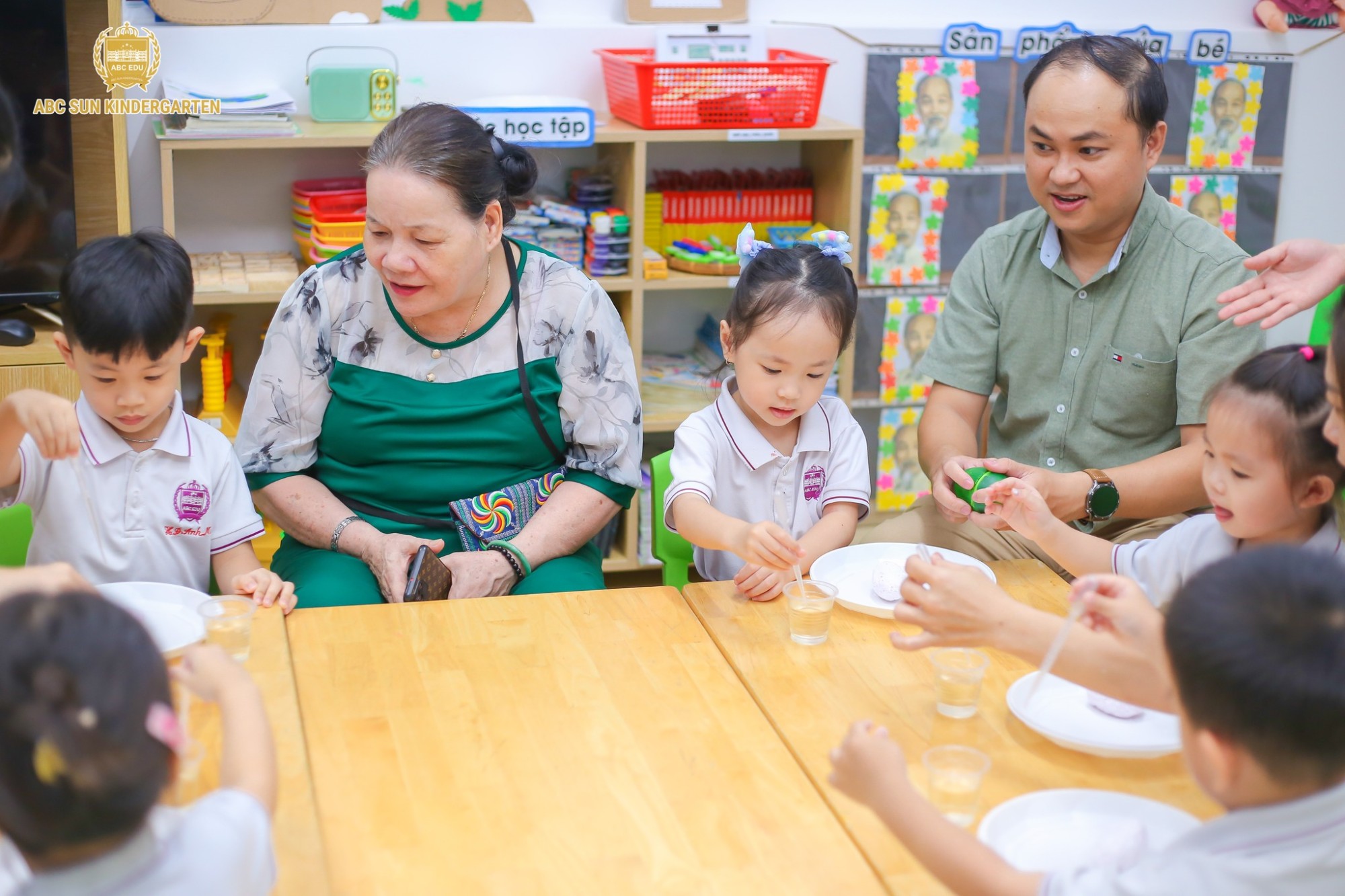 Phụ Huynh Đồng Hành Cùng Con Trong Giờ Học Tiếng Anh Tại Trường Mầm Non Mặt Trời Á Châu