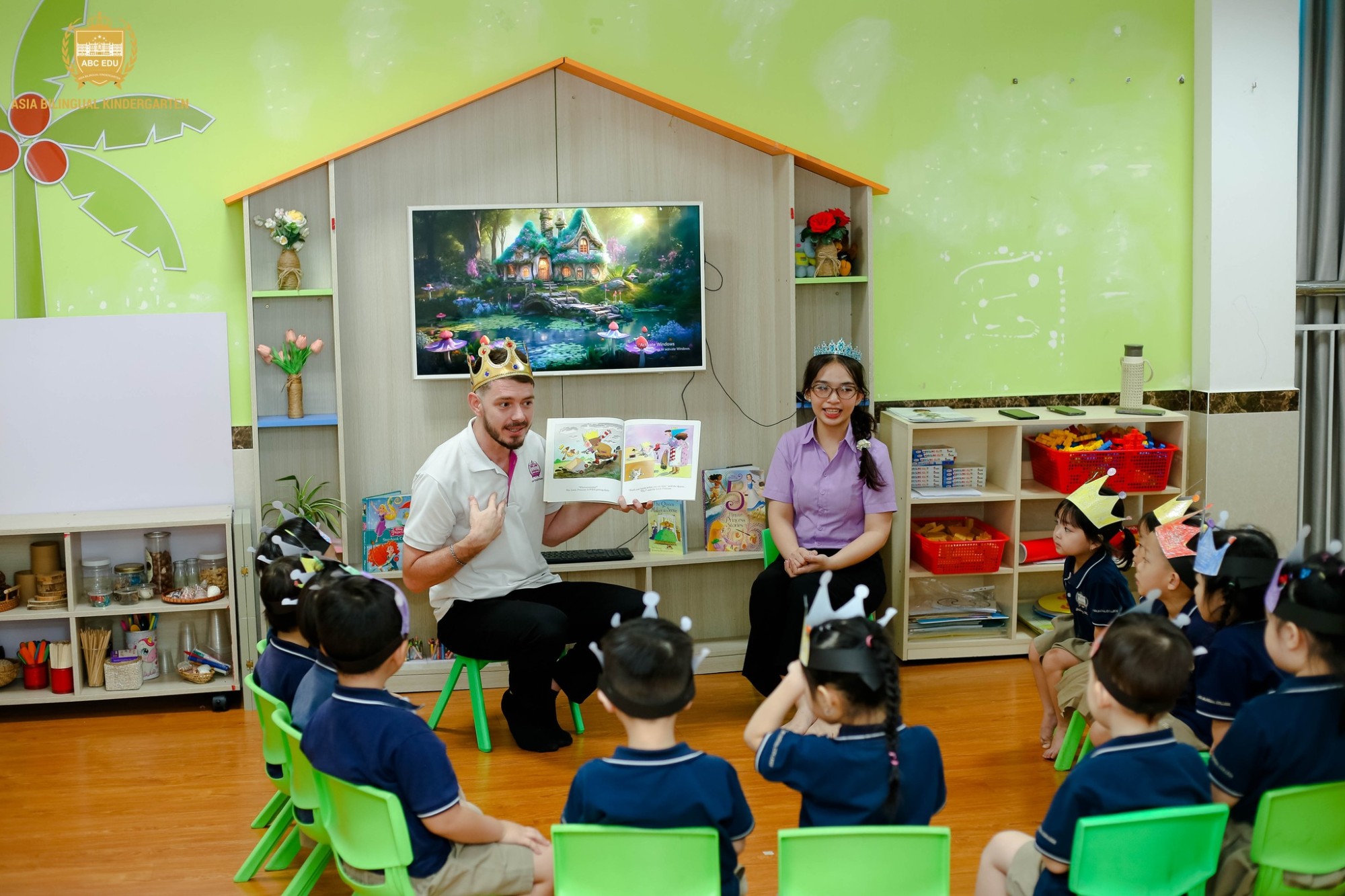 Lớp Học Tiếng Anh Chủ Đề Cổ Tích – Trẻ Học Ngôn Ngữ Qua Trải Nghiệm Sáng Tạo