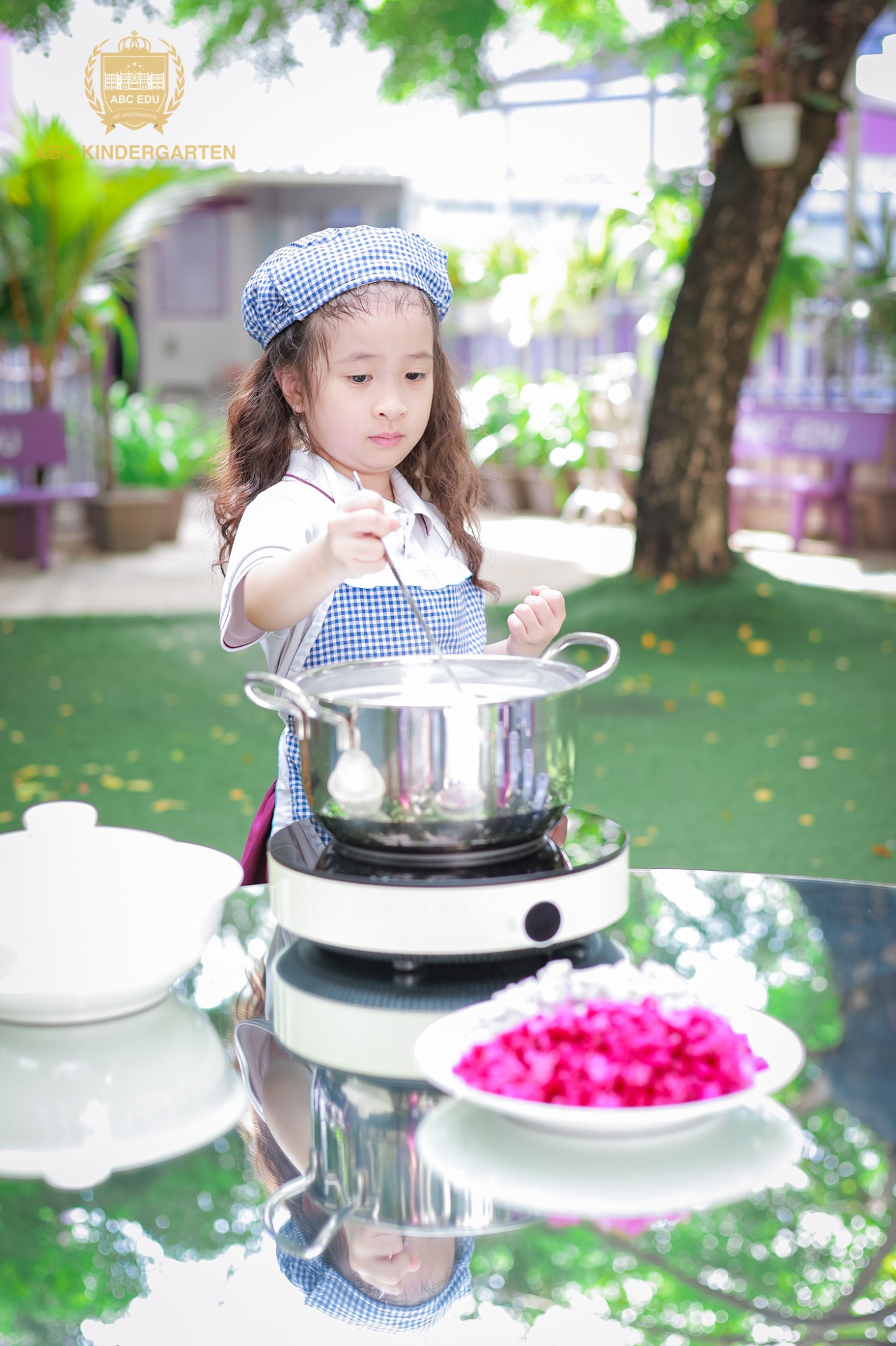 Bé Tập Làm Rau Câu Trái Cây – Hoạt Động Học Mà Chơi Mùa Hè Tại Trường Mầm Non Á Châu