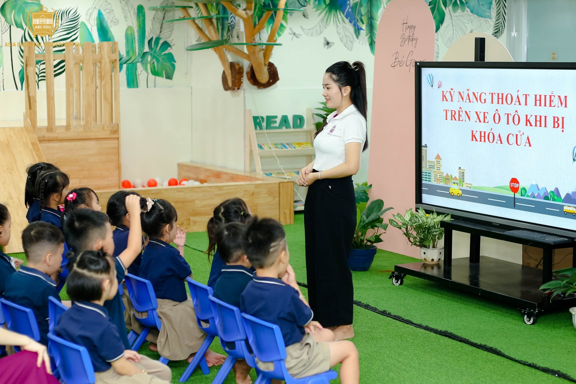 Trang Bị Kỹ Năng Thoát Hiểm: Bài Học "An Toàn Giao Thông" Ý Nghĩa Tại Trường Mầm non ABC Á Châu