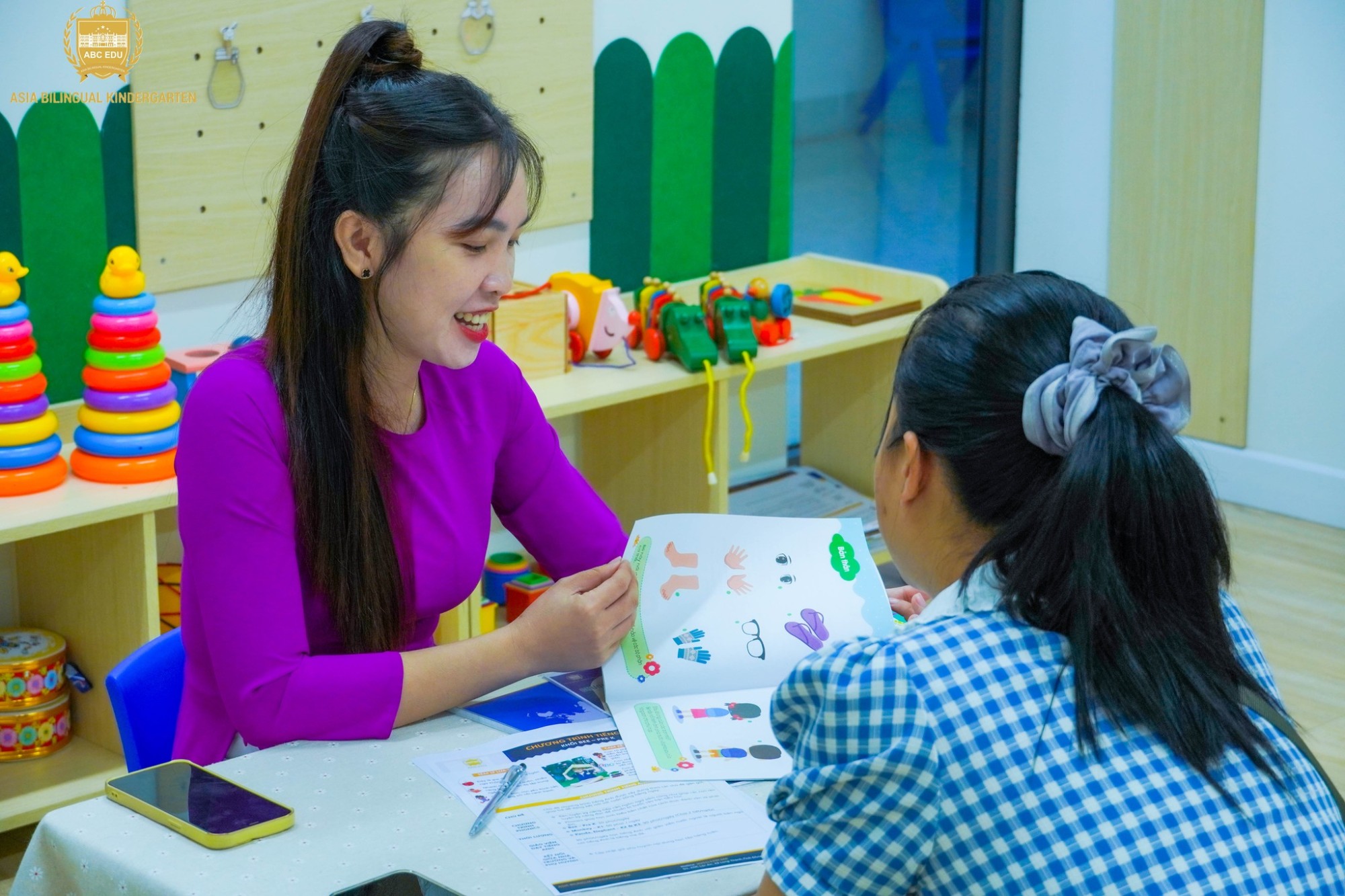 BUỔI HỌP CHA MẸ HỌC SINH – KHOẢNH KHẮC GẮN KẾT YÊU THƯƠNG