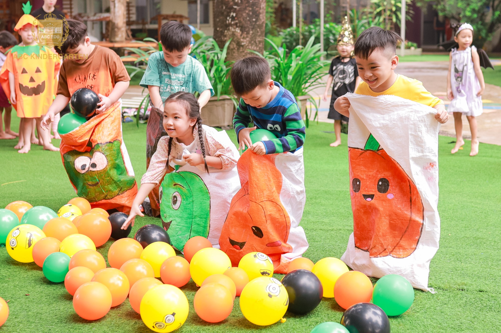 Lễ Hội Bí Ngô Rộn Ràng: Ngày Hội Hóa Trang "Cute Overload" Tại Trường Mầm non Á Châu