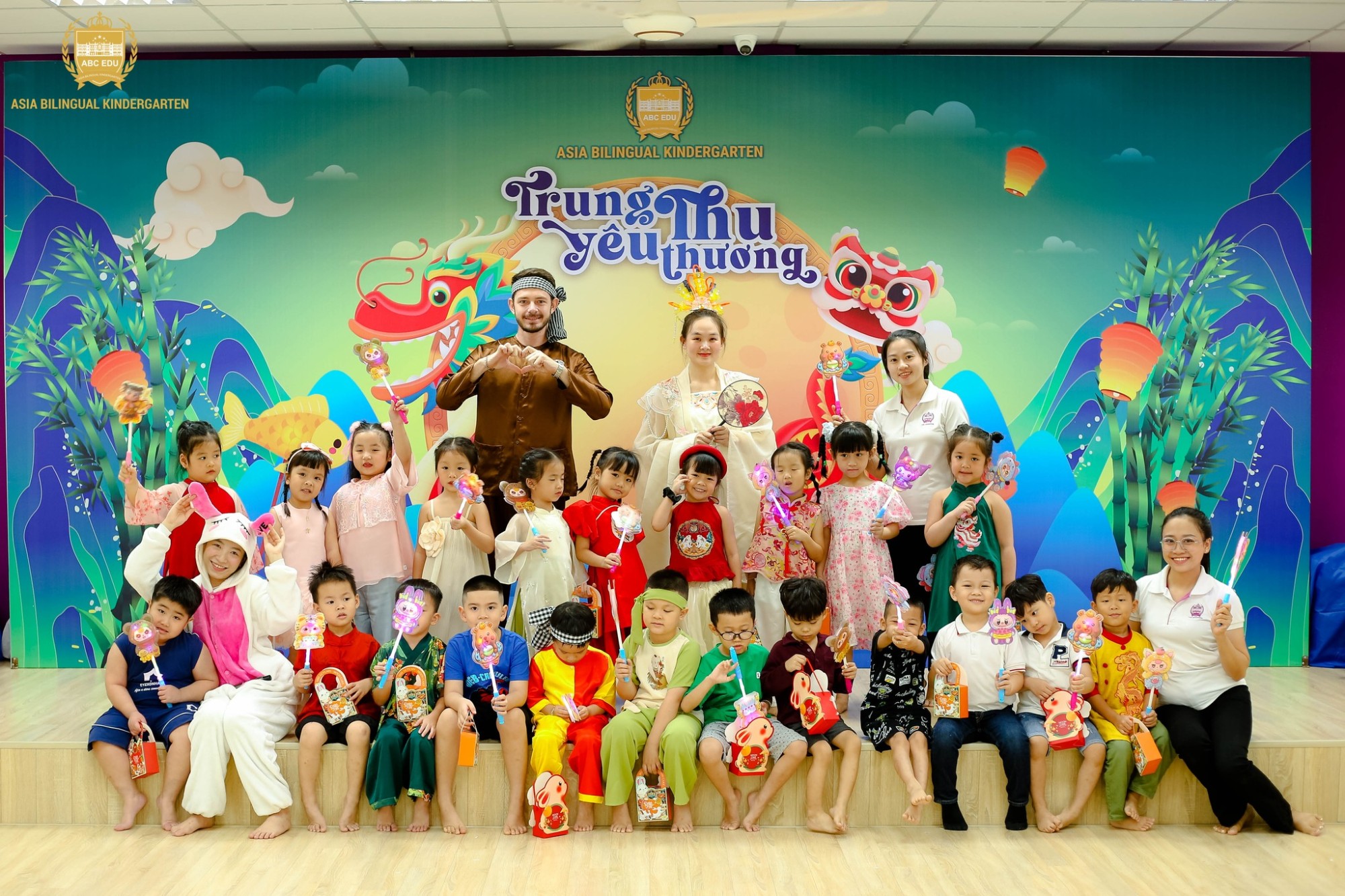 LỄ HỘI TRUNG THU TẠI TRƯỜNG MẦM NON SONG NGỮ Á CHÂU – VẦNG TRĂNG YÊU THƯƠNG CHO BÉ