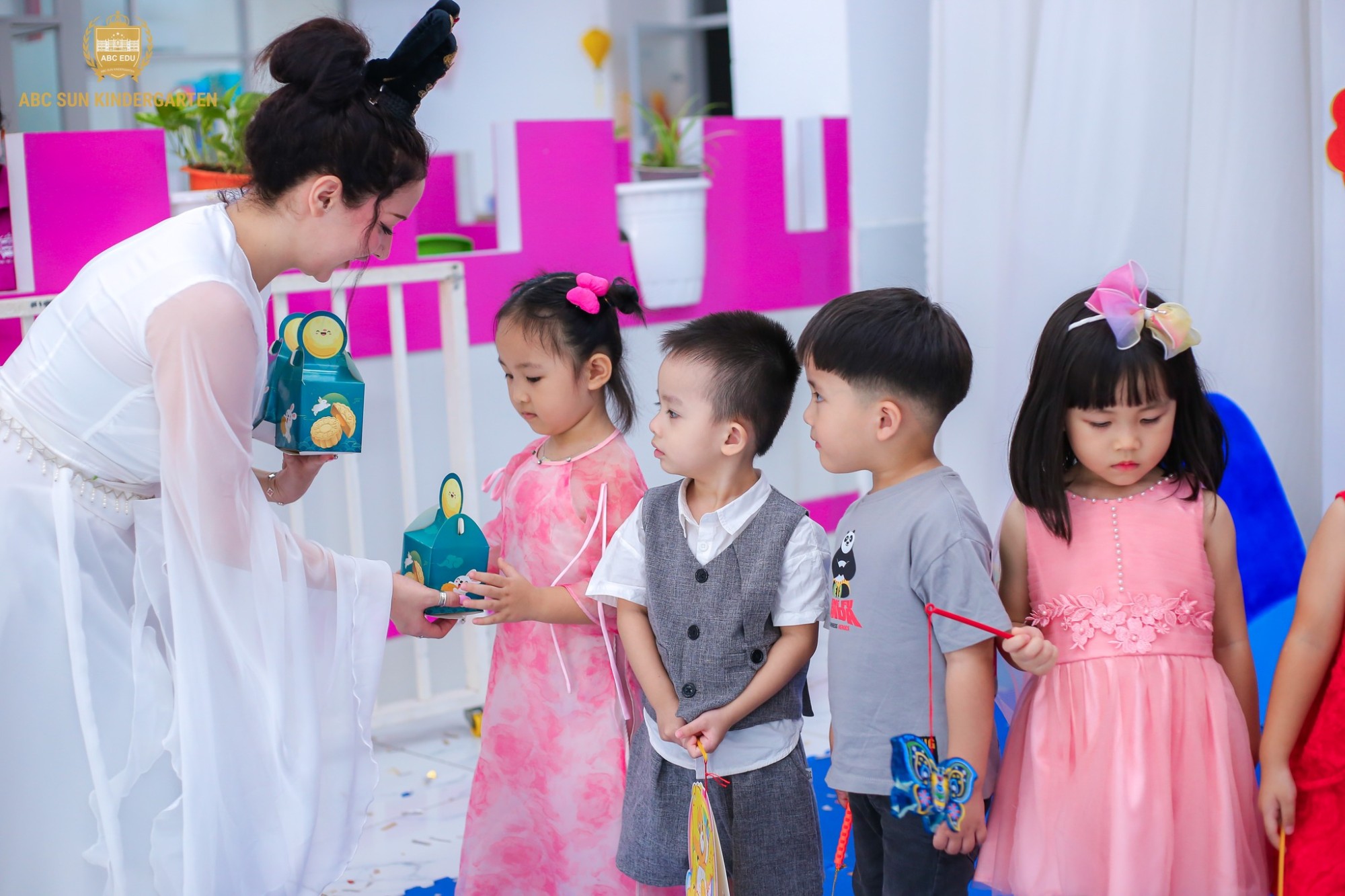 MÙA TRĂNG YÊU THƯƠNG 2025 TẠI TRƯỜNG MẦM NON MẶT TRỜI Á CHÂU