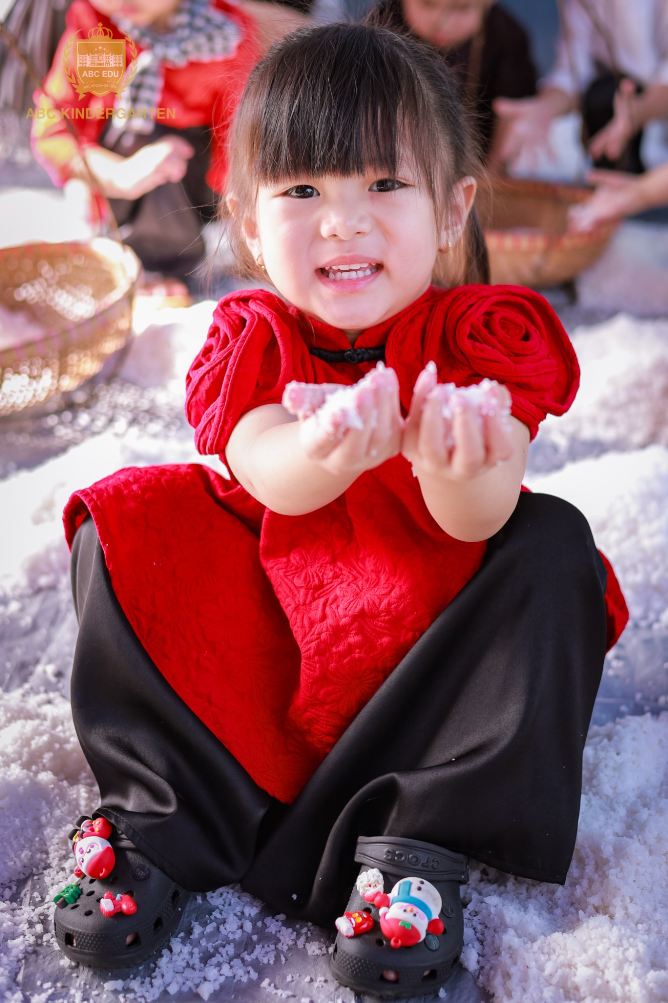 Một Ngày Ở "Làng Nghề Việt": Các "Nghệ Nhân Nhí" Mầm non Á Châu Khám Phá Văn Hóa Truyền Thống