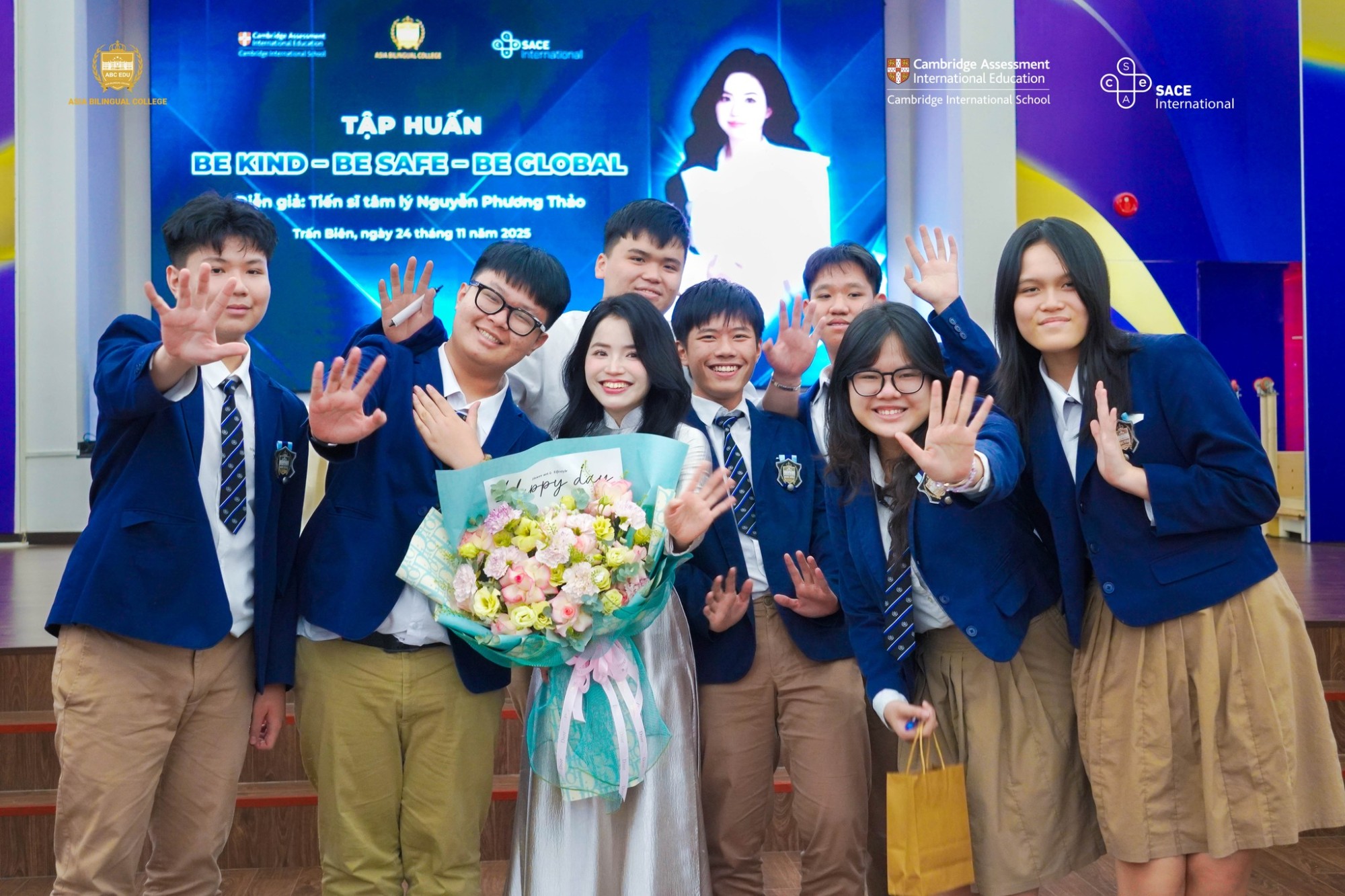 HÀNH TRÌNH NUÔI DƯỠNG TÌNH BẠN CHÂN THÀNH TẠI TRƯỜNG SONG NGỮ Á CHÂU