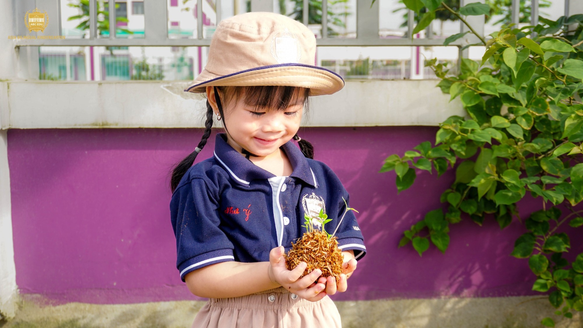 HÀNH TRÌNH LÀM “NÔNG DÂN NHÍ” – KHI BÉ TỰ TAY GIEO MẦM
