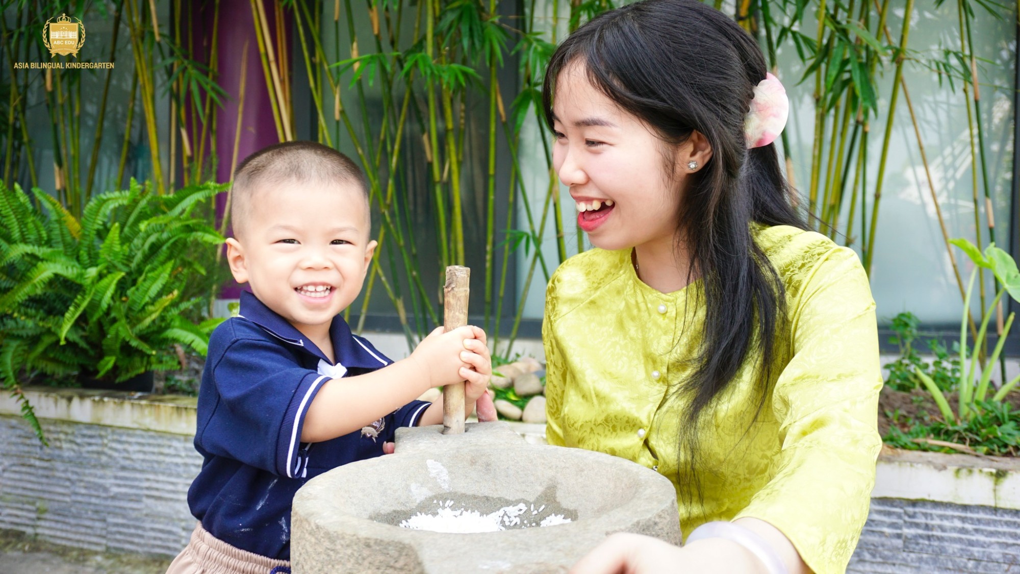 TRẢI NGHIỆM NGHỀ TRUYỀN THỐNG LÀM BÁNH TRÁNG TẠI TRƯỜNG MẦM NON Á CHÂU LONG THÀNH