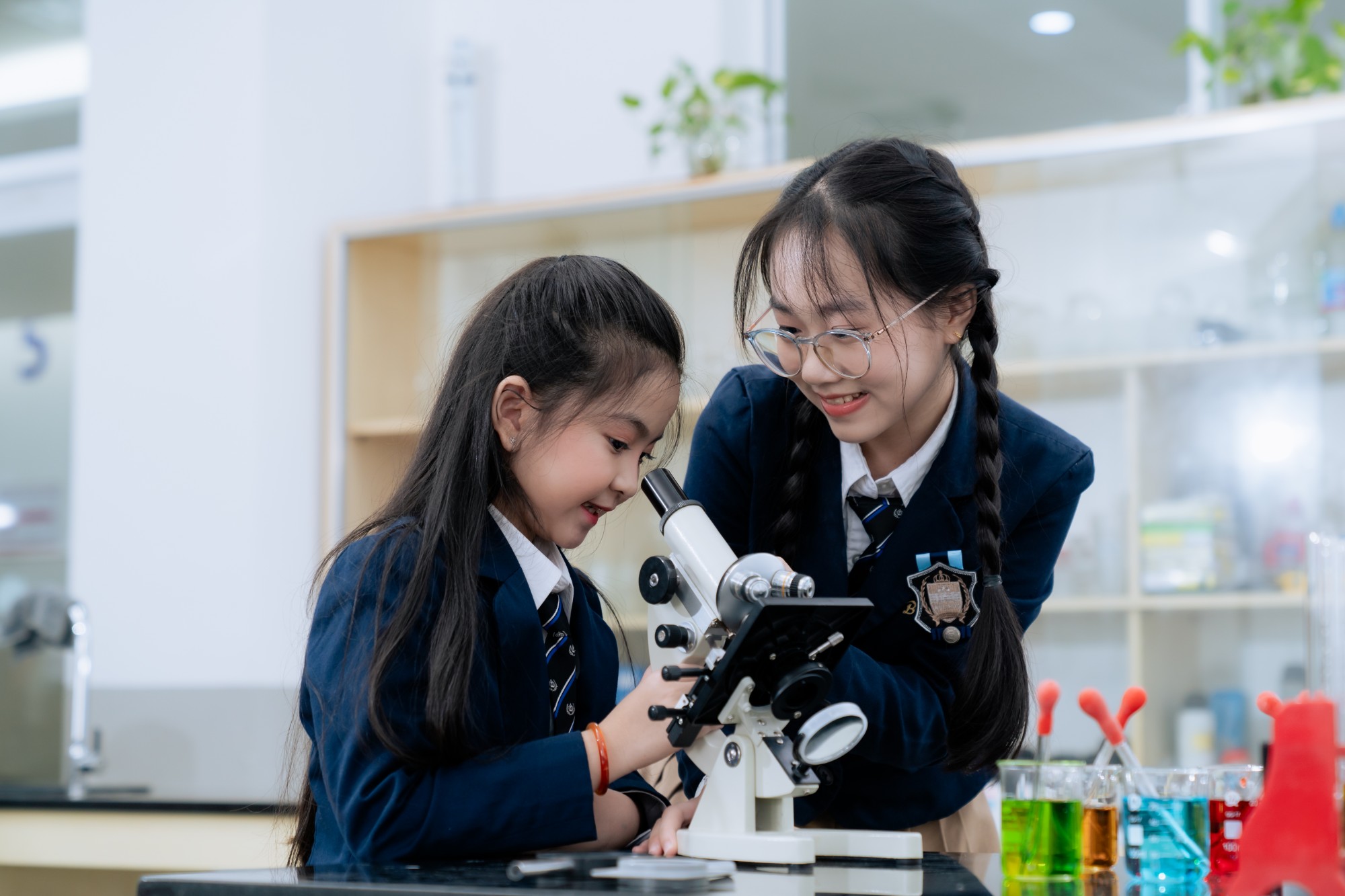 CHỌN TRƯỜNG CHO CON – MỘT QUYẾT ĐỊNH LỚN CỦA TÌNH YÊU VÀ TẦM NHÌN